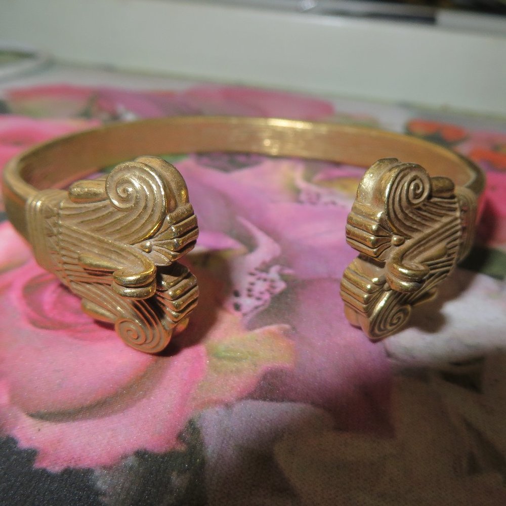 ❤️CMA CLEVELAND MUSEUM OF ART Gold Tone Eqyptian 7" Bracelet Adjustable